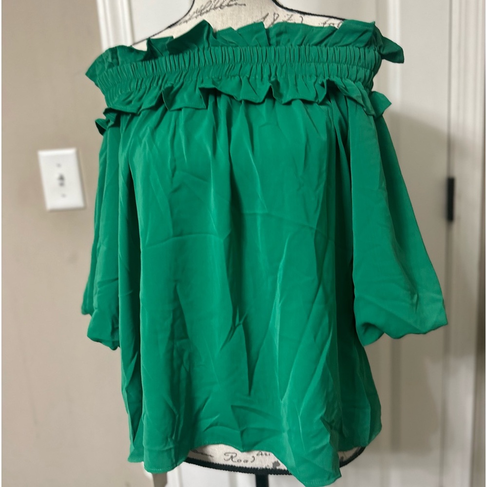 boutique purchased top. Size small. Never worn